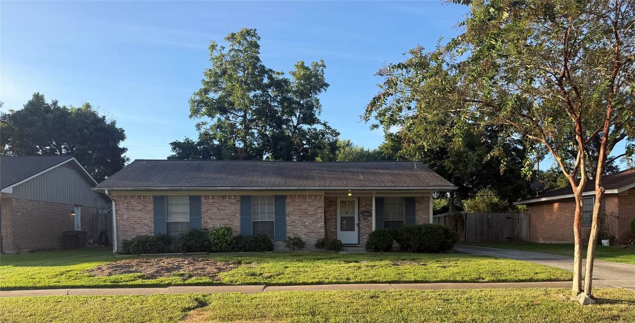 10106 Antrim Lane - Photo 1