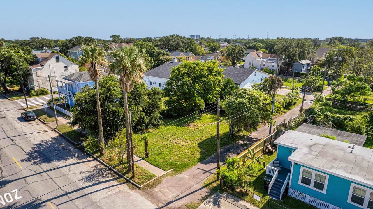 1513 35th Street - Photo 1