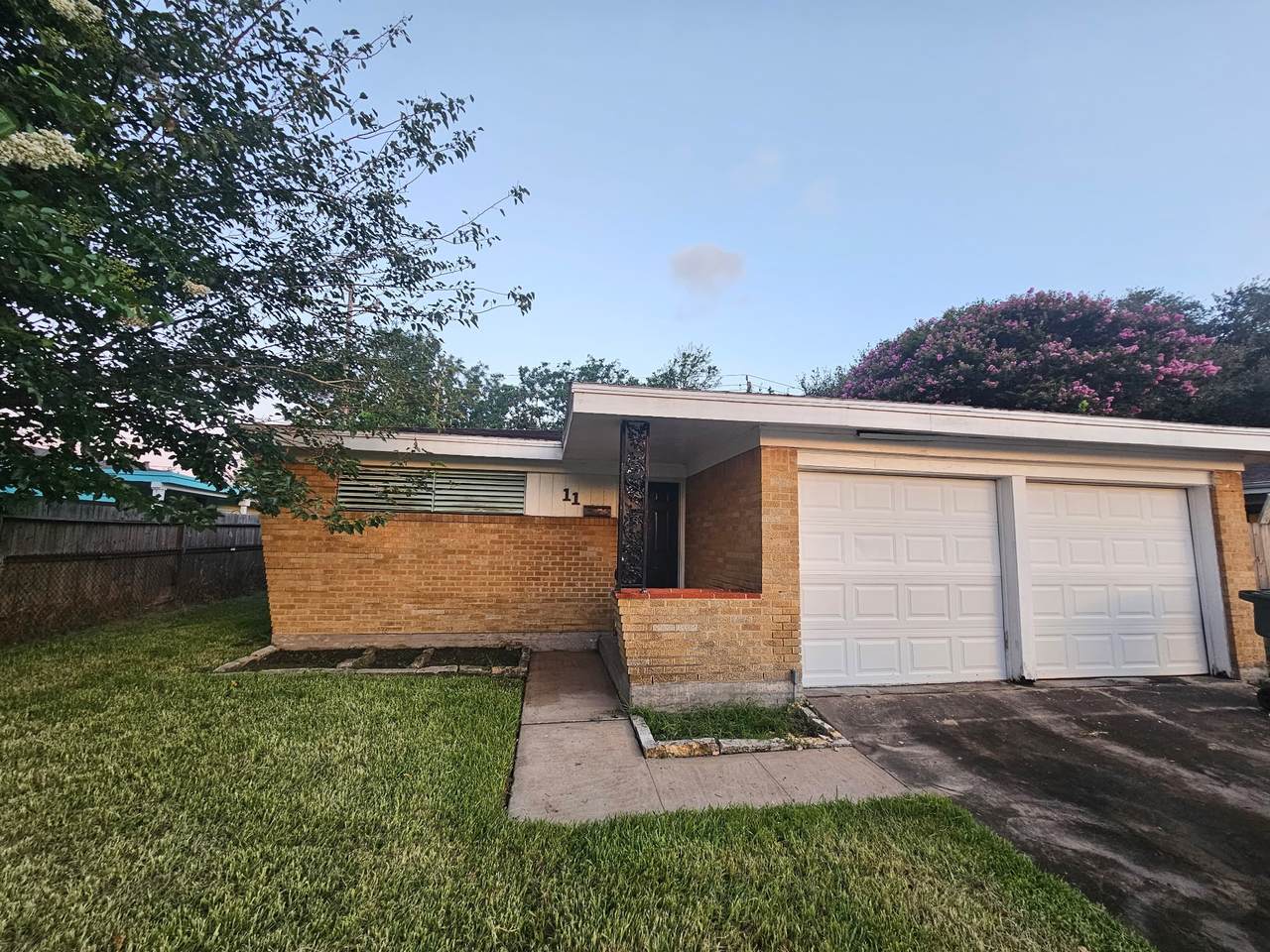 11 Manor Way - Photo 1