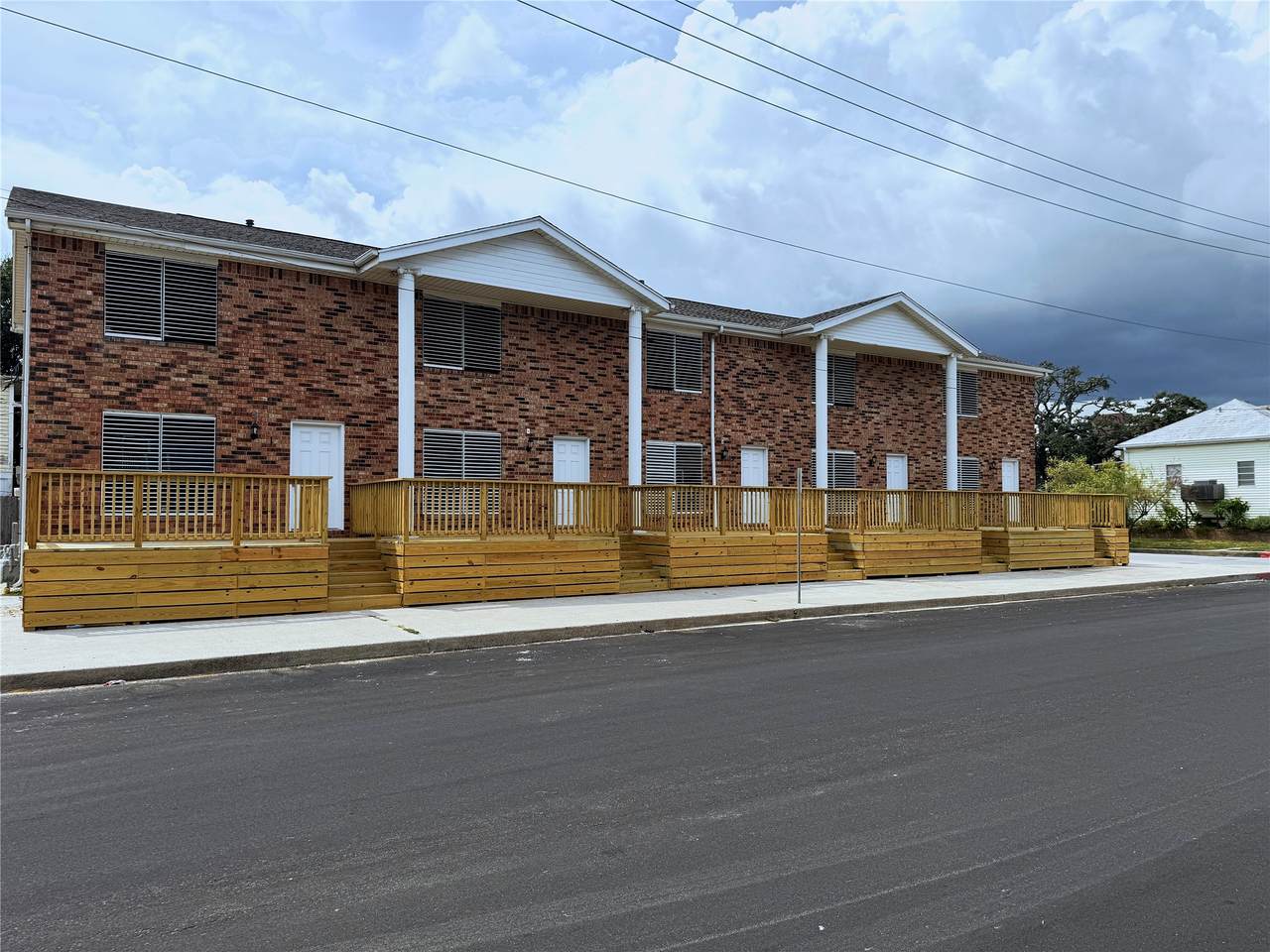 711 7th Street - Photo 1
