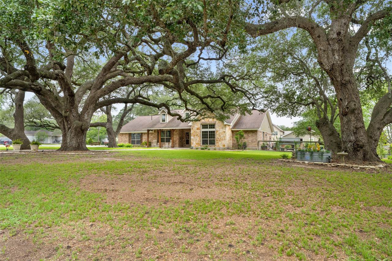 618 Hudson Street - Photo 1