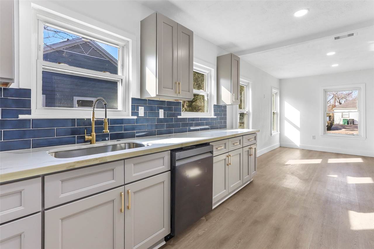 4516 Normandy Way - Photo 1