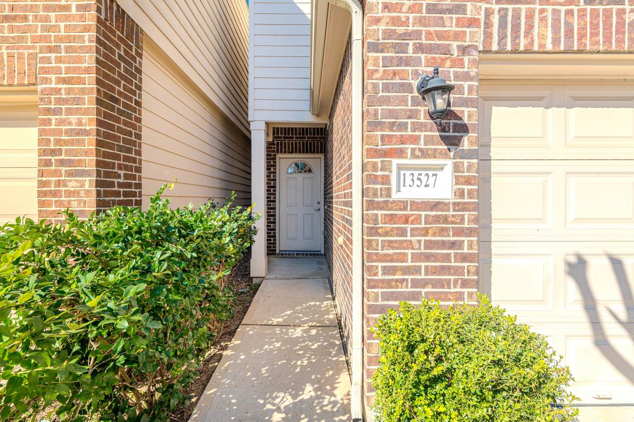 13527 Vista De Oro Street - Photo 1