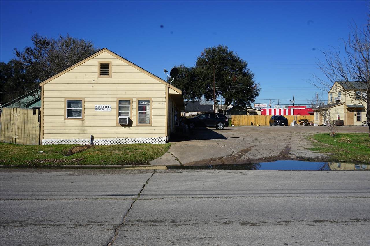 1026 Miles Street - Photo 1
