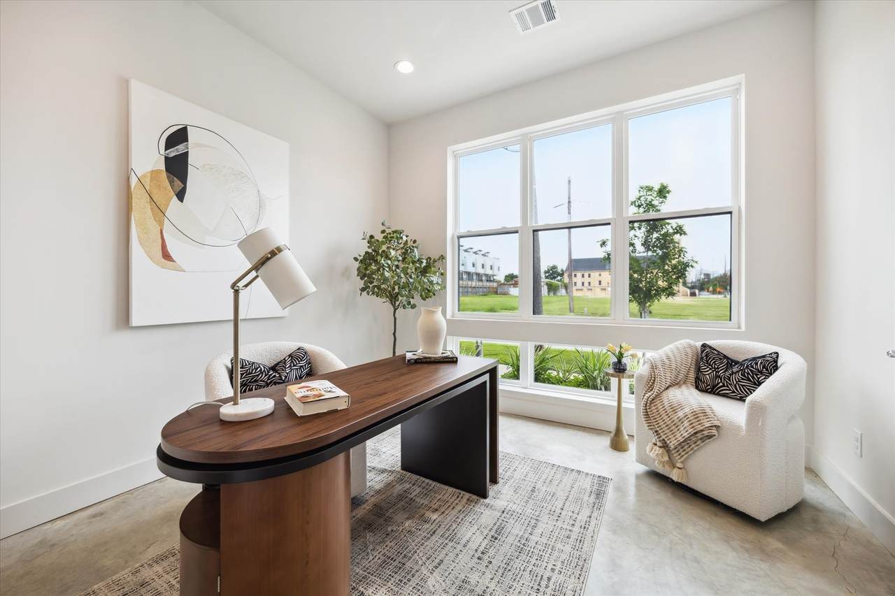 2113 Emancipation Avenue - Photo 1