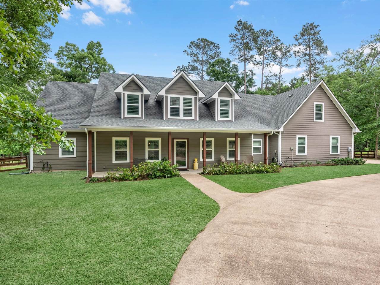 210 Creekside Drive - Photo 1