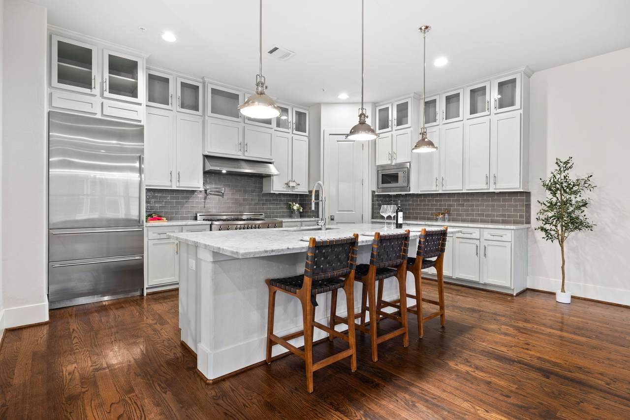 916 Yale Street - Photo 1