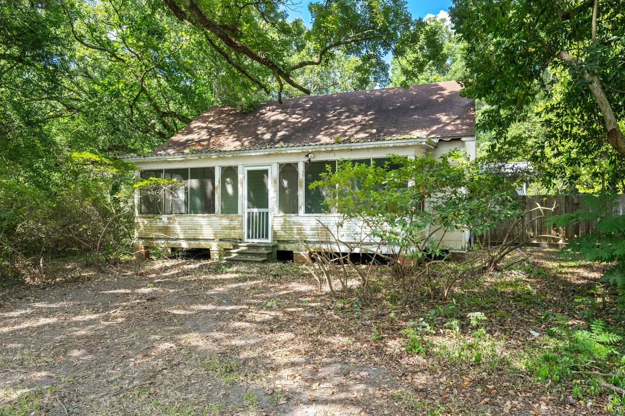1603 Oak Street - Photo 1