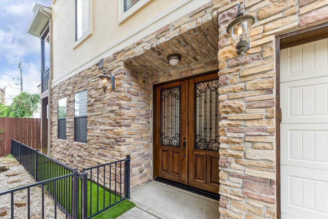 1512 Thompson Street - Photo 1