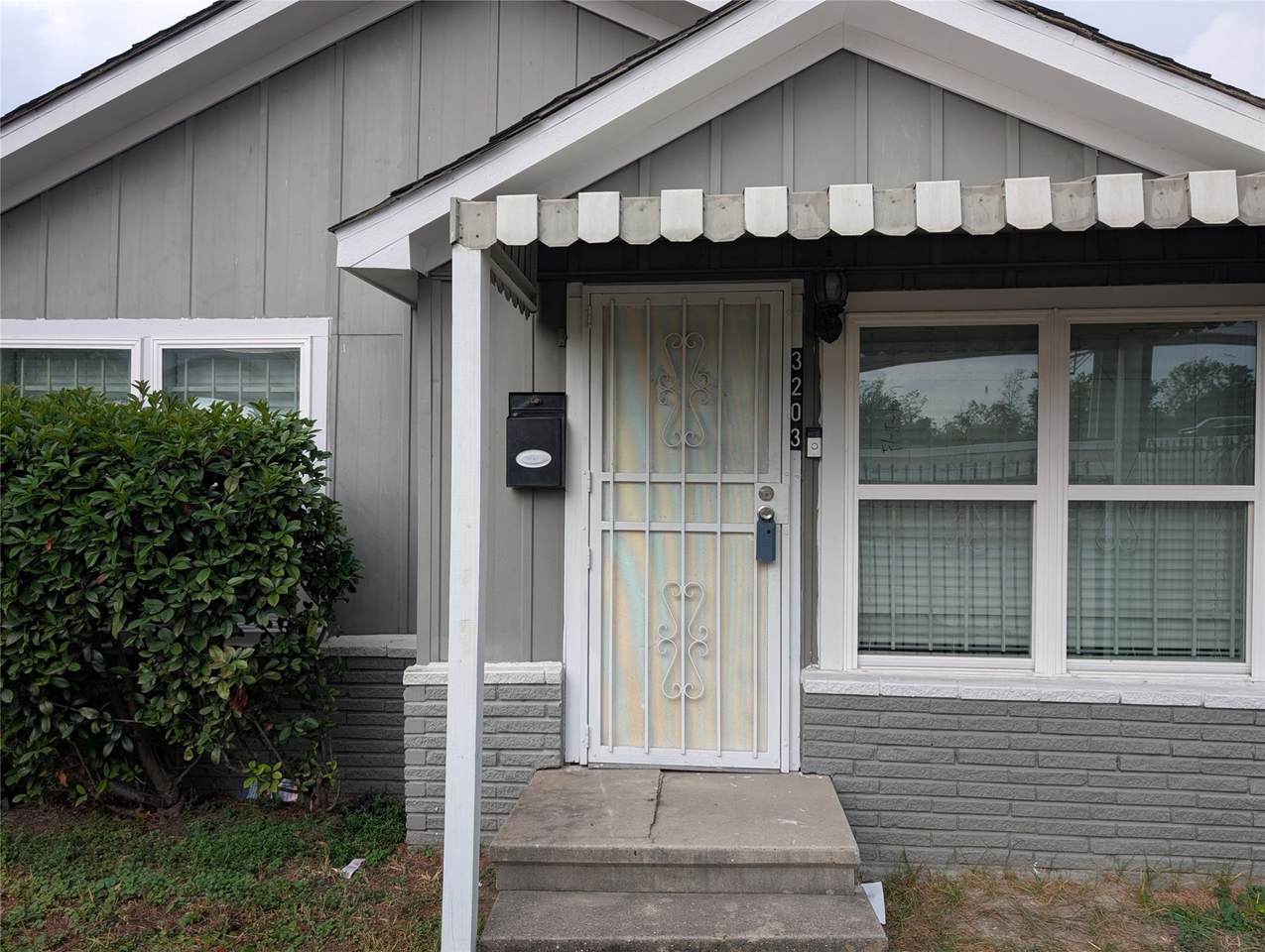 3203 Eastex Fwy - Photo 1