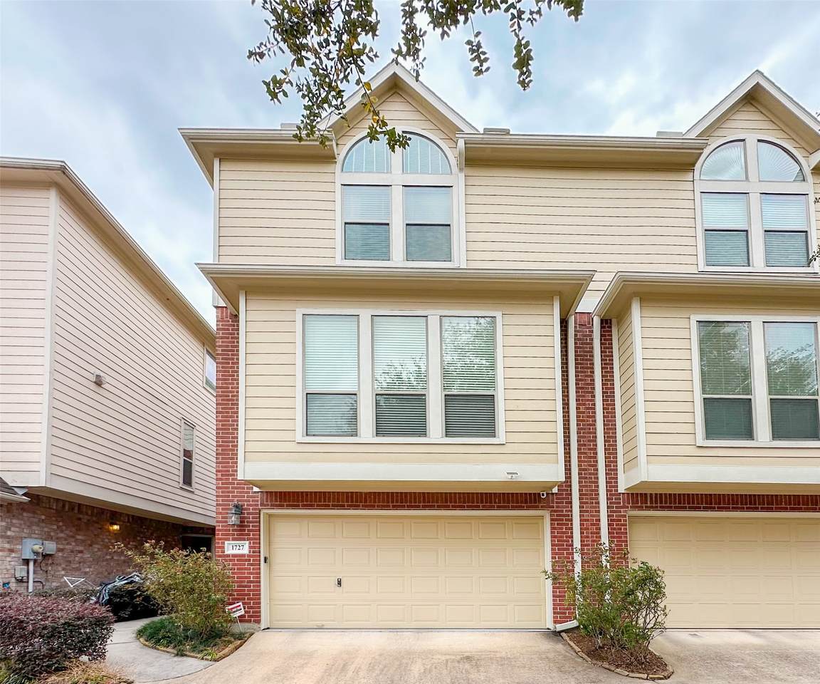 1727 Stacy Crest - Photo 1
