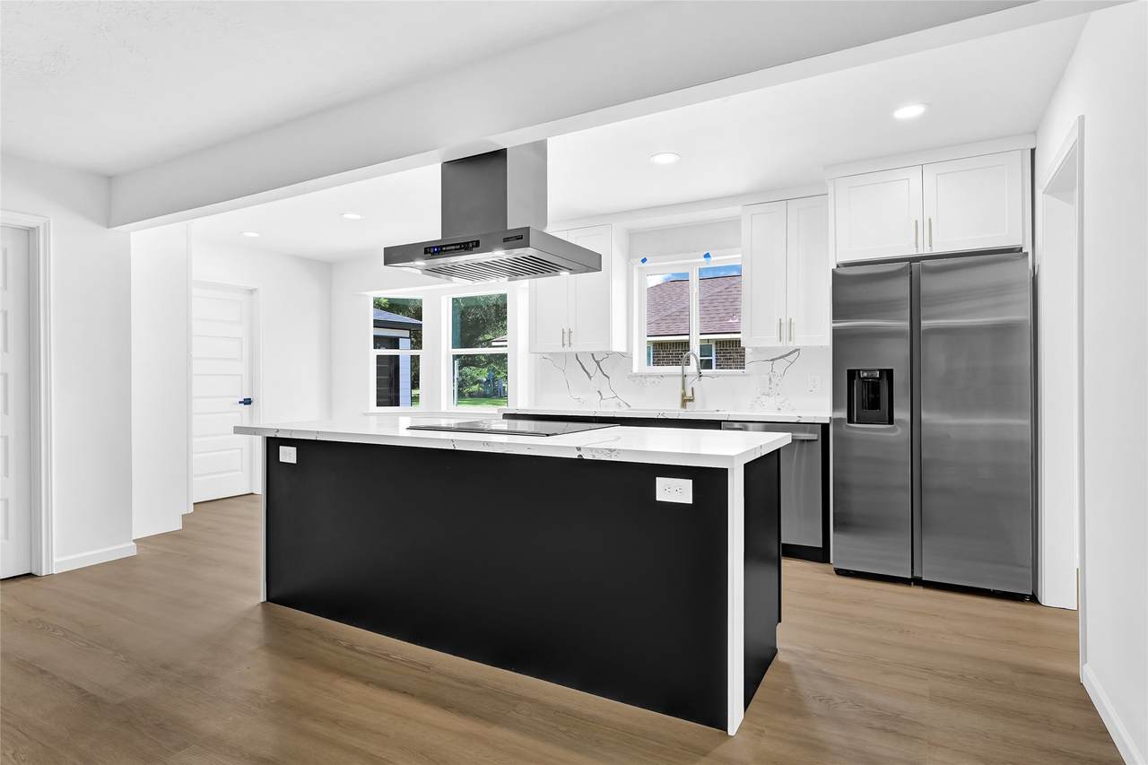 7114 Fox Run Drive - Photo 1