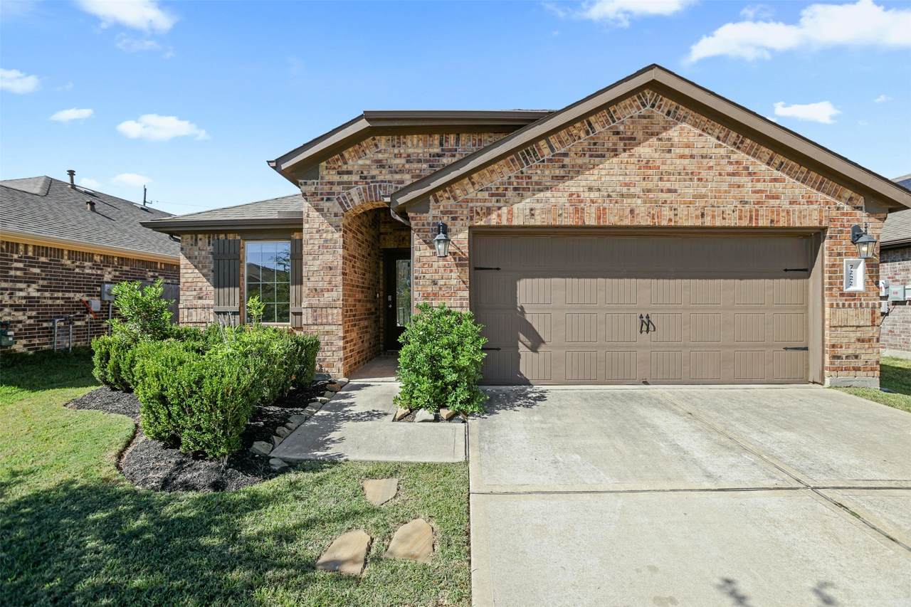 7222 Highland Chase Drive - Photo 1