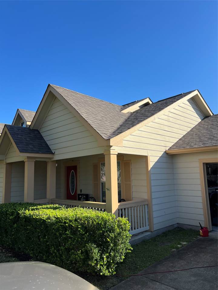 17118 Lake Ridge Circle - Photo 1