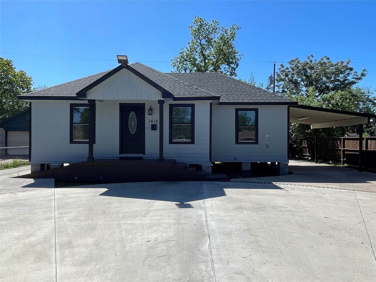 1418 Harrop Avenue - Photo 1