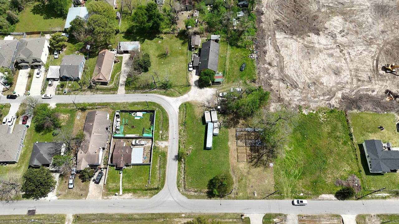 7438 Maxroy Street - Photo 1
