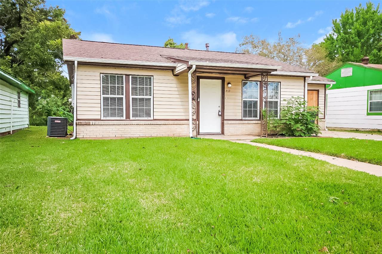 719 Park Street - Photo 1