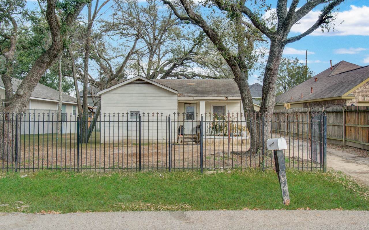 10038 Bamboo Road - Photo 1
