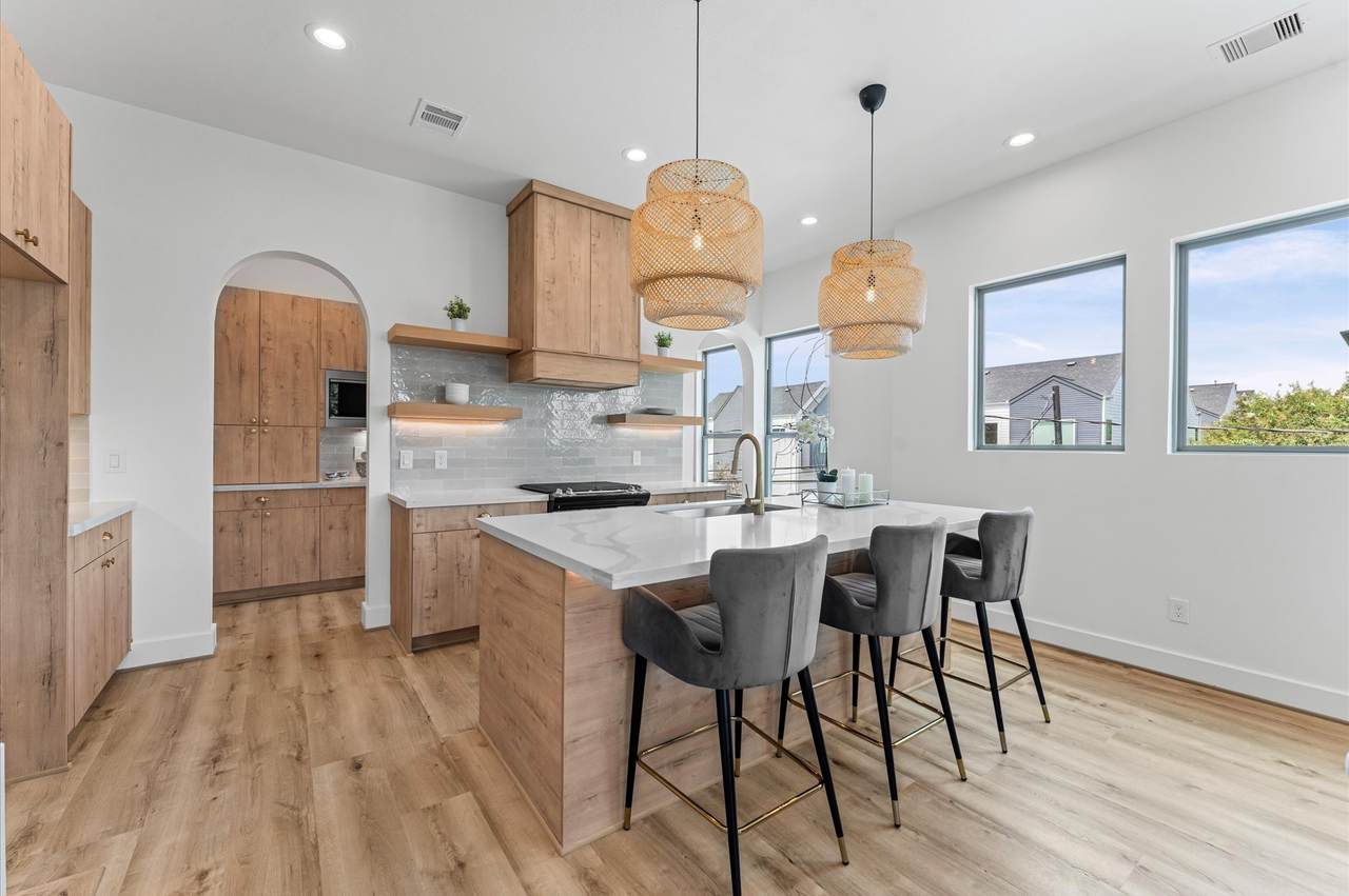 1122 17th Street - Photo 1