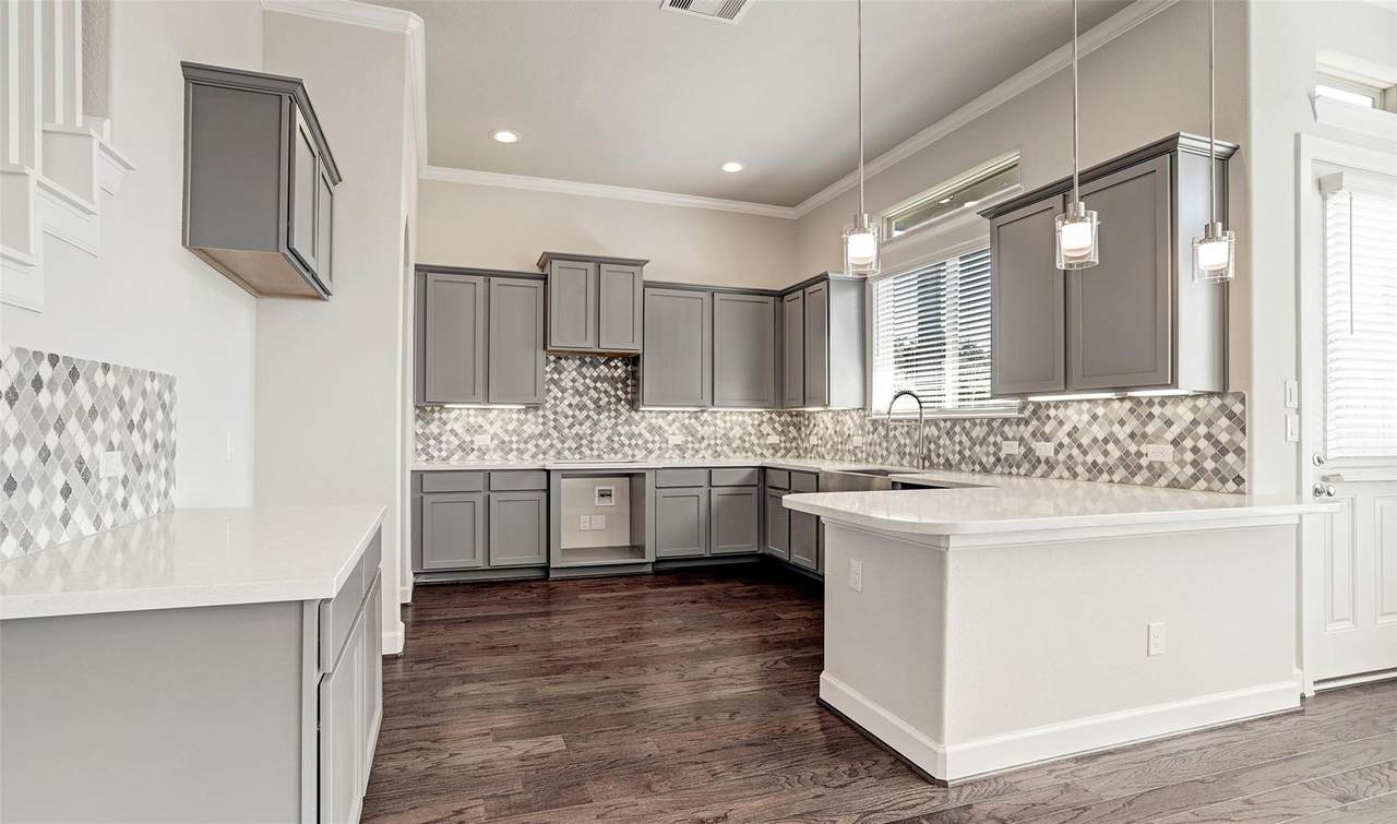 294 Peninsula Point Drive - Photo 1