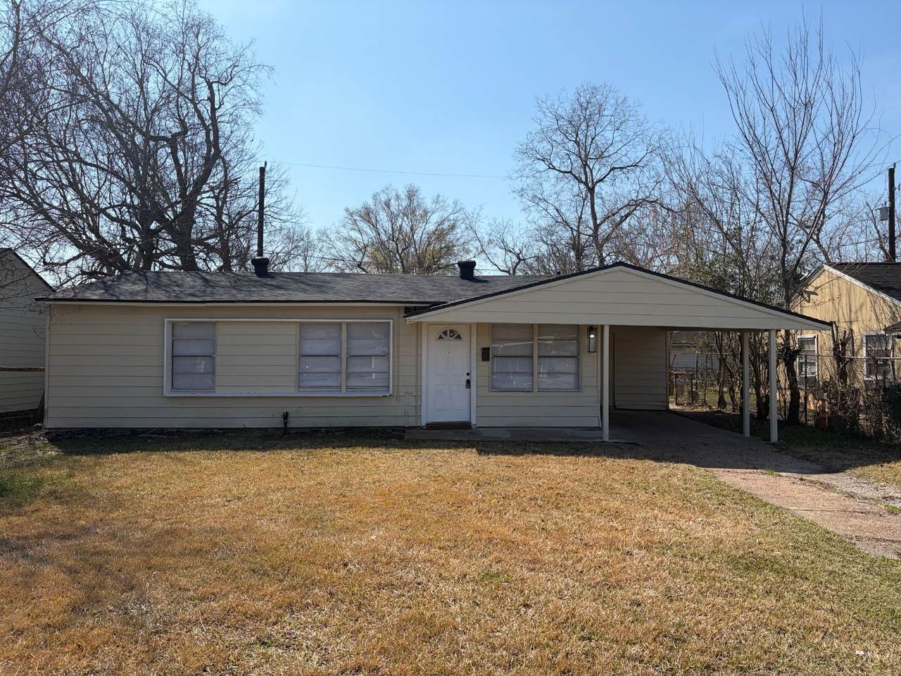 5402 Lyndhurst Drive - Photo 1