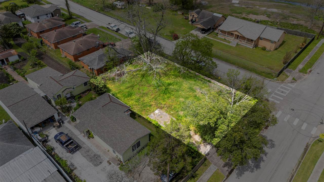 4921 Wipprecht Street - Photo 1