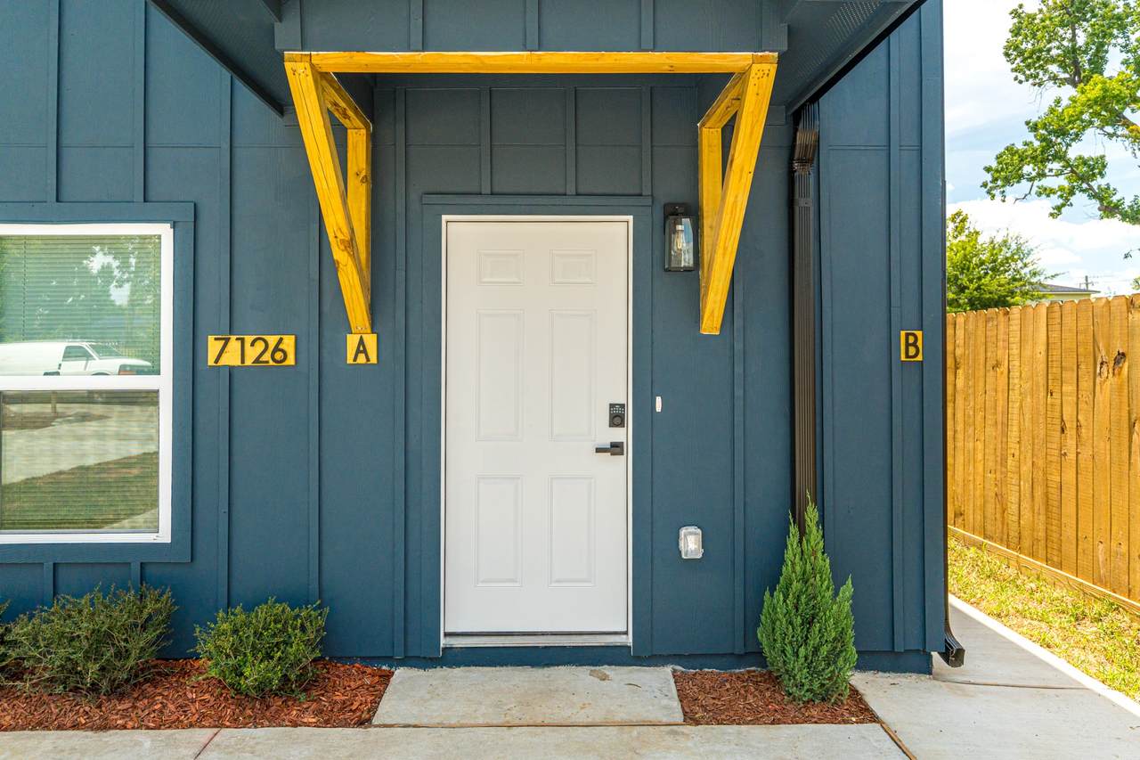 7126 Bywood A And B Street - Photo 1