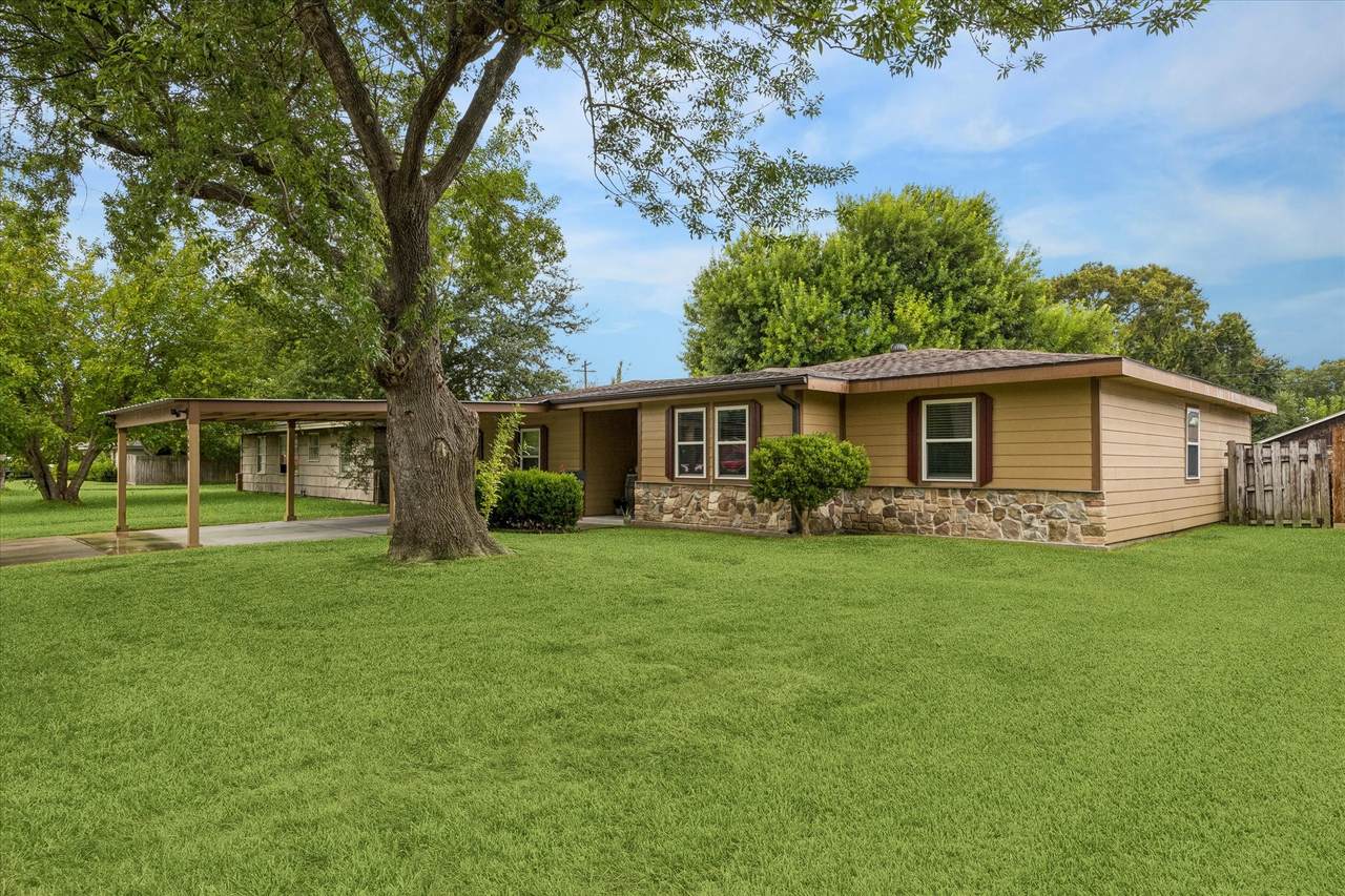 1426 15th Avenue - Photo 1