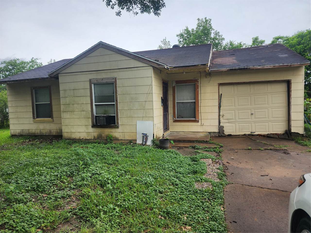 6428 Sherwood Drive - Photo 1