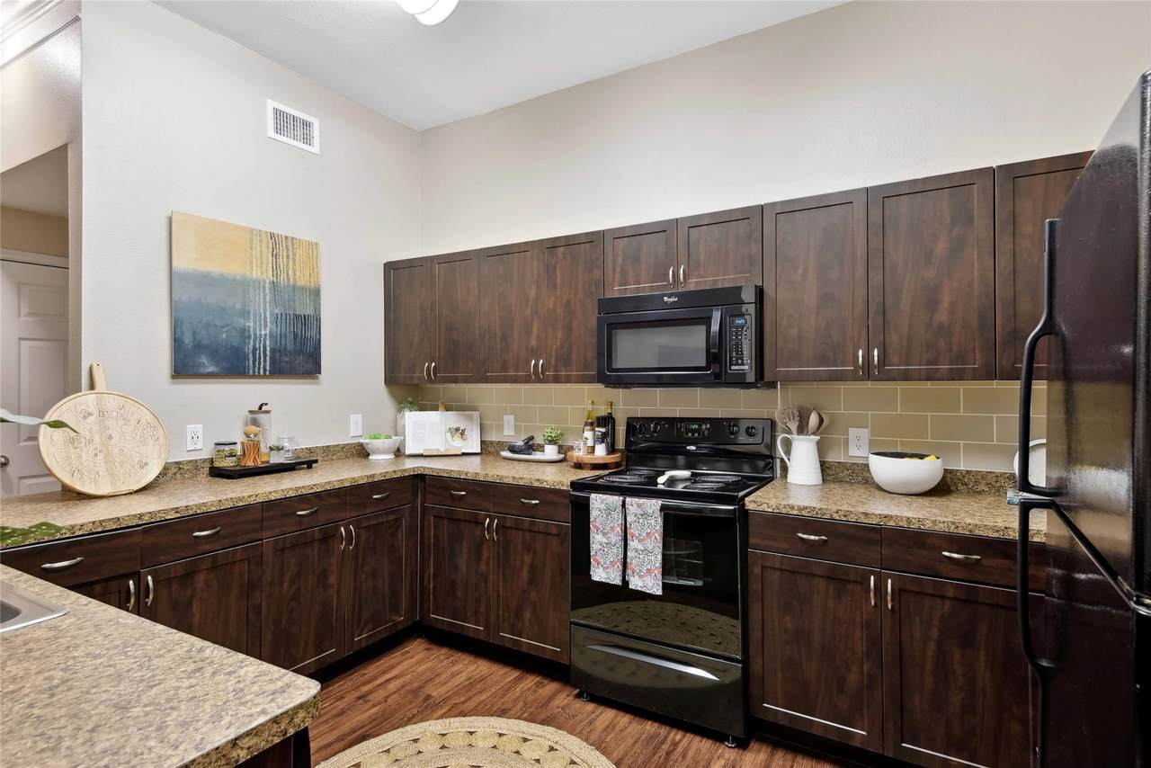 6607 Brodie Ln - Photo 1