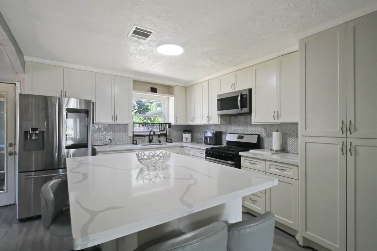 306 Houston Avenue - Photo 1