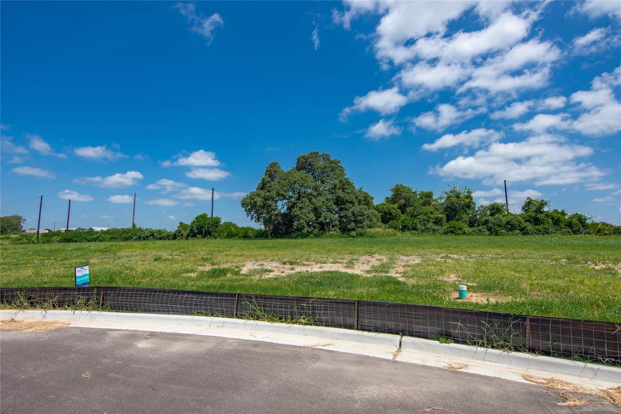512 Trend View Drive - Photo 1
