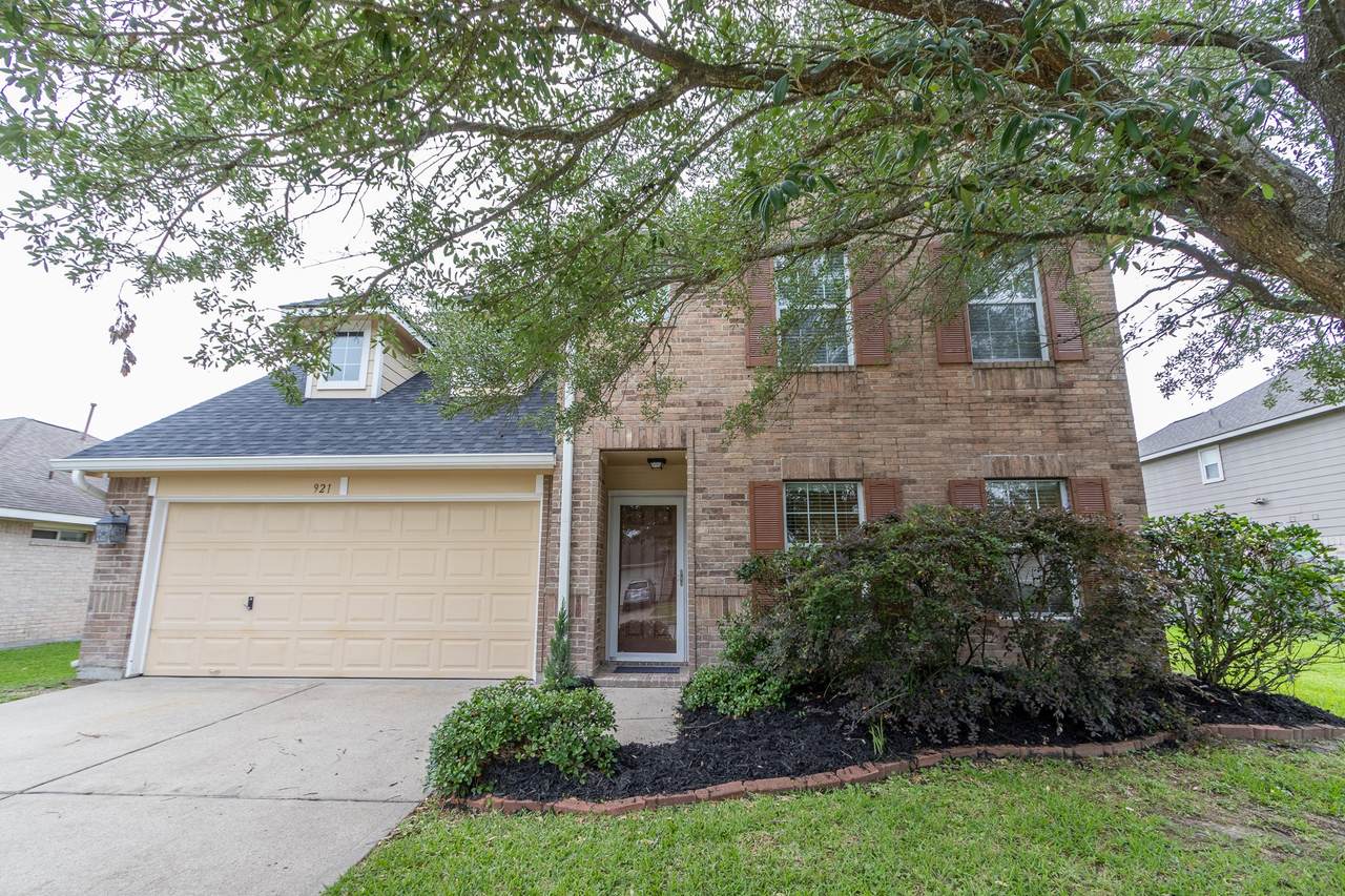 921 Sage Street - Photo 1
