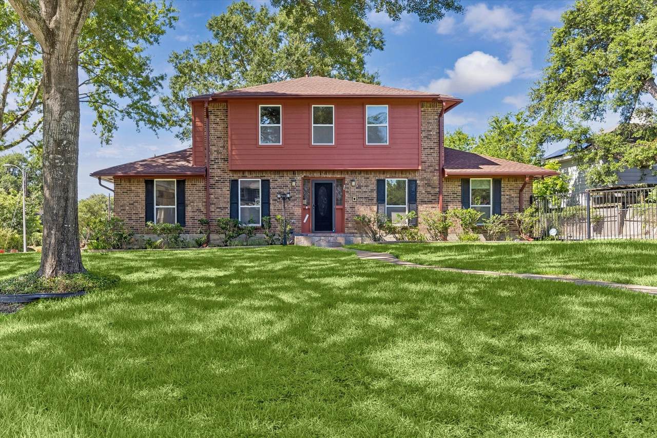 3232 Parkwood Drive - Photo 1