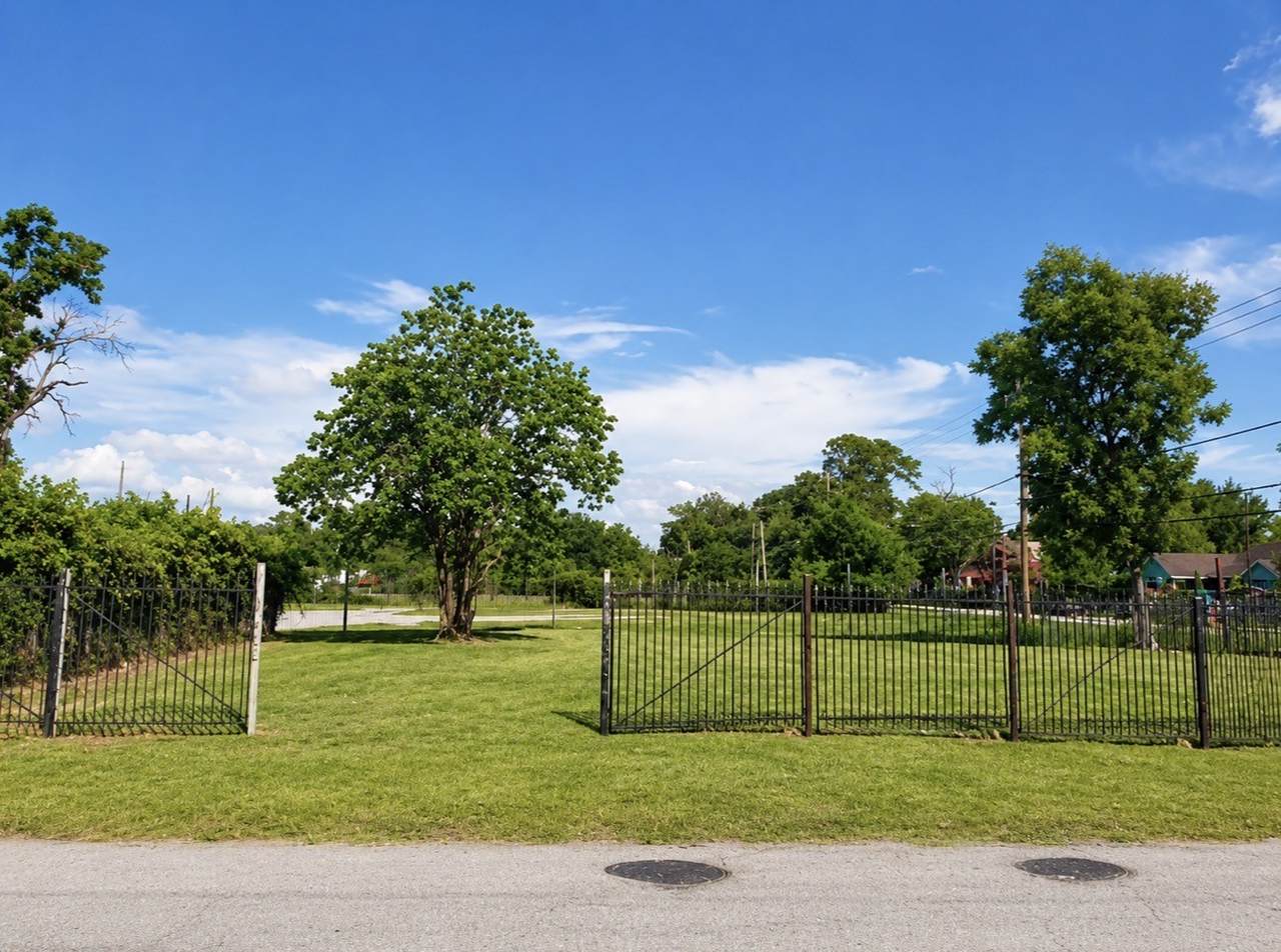 2823 Berry Road - Photo 1