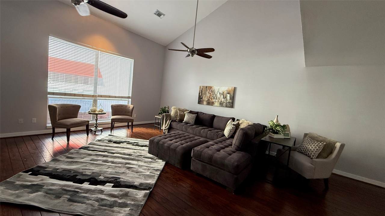 6138 Grand Boulevard - Photo 1