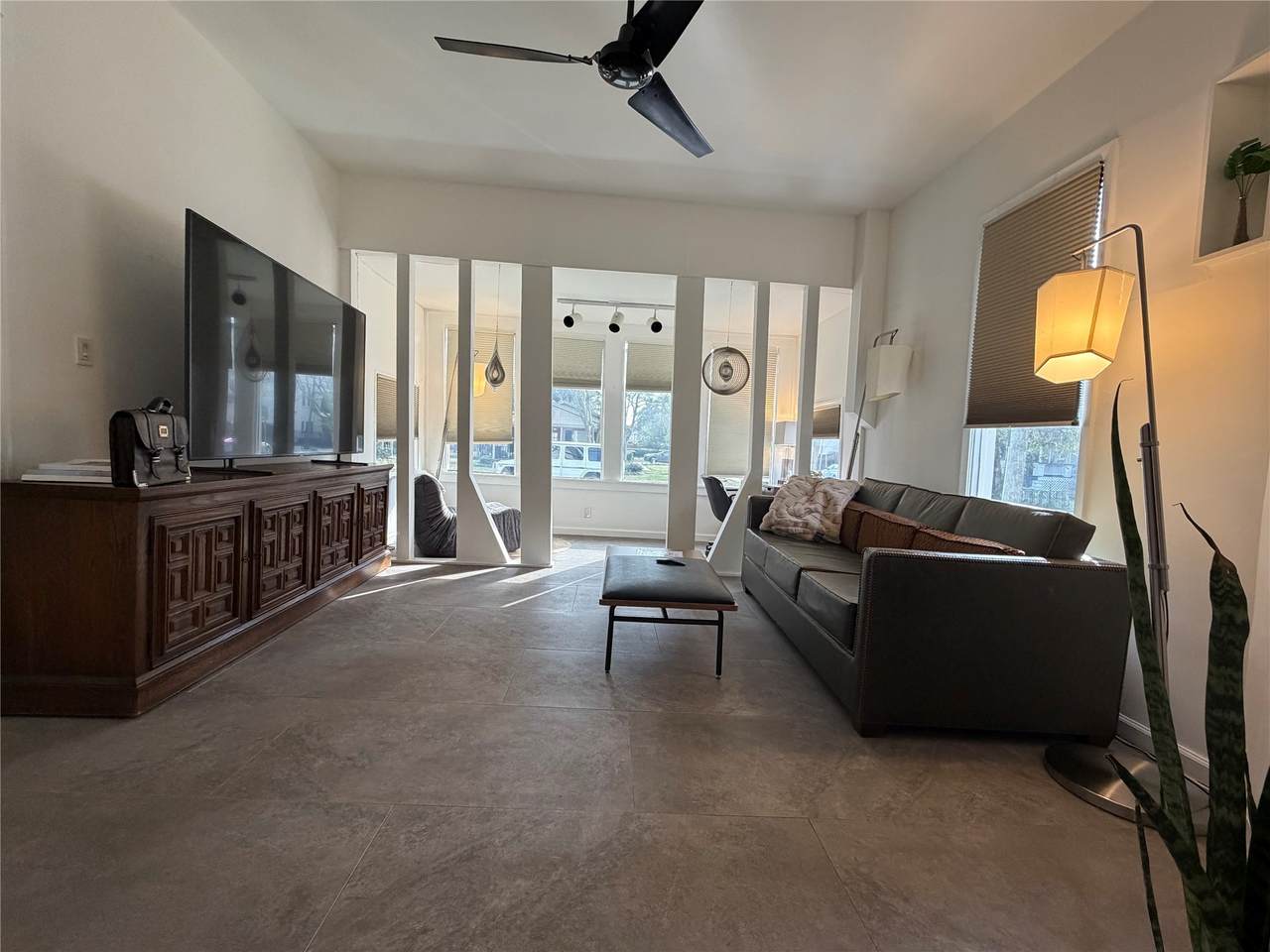318 Hyde Park Boulevard - Photo 1