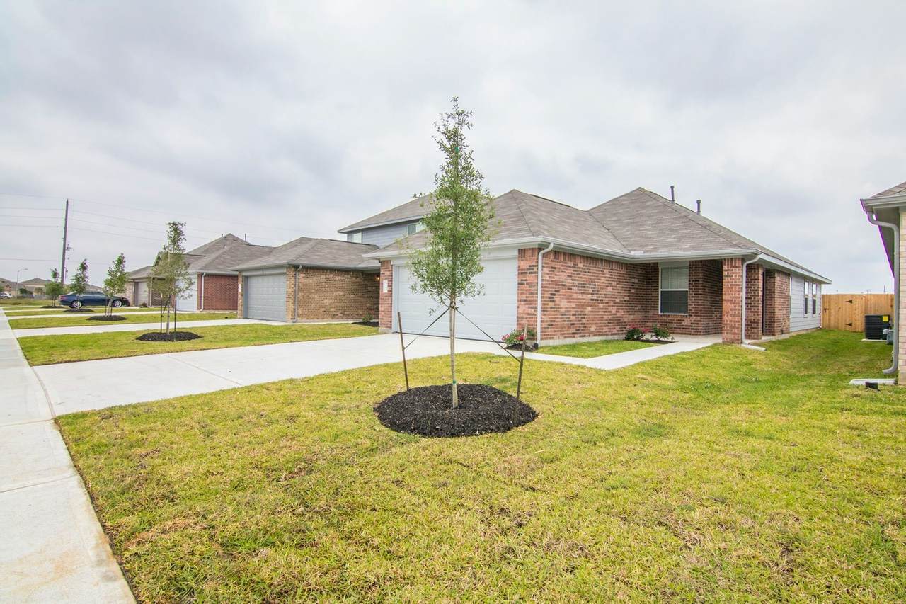5722 Plantation Forest Lane - Photo 1