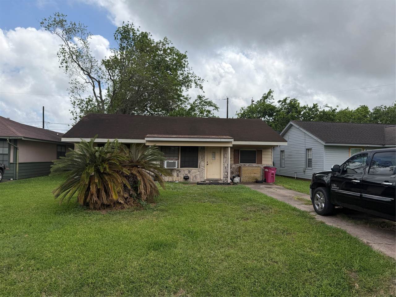 2029 Avenue H - Photo 1