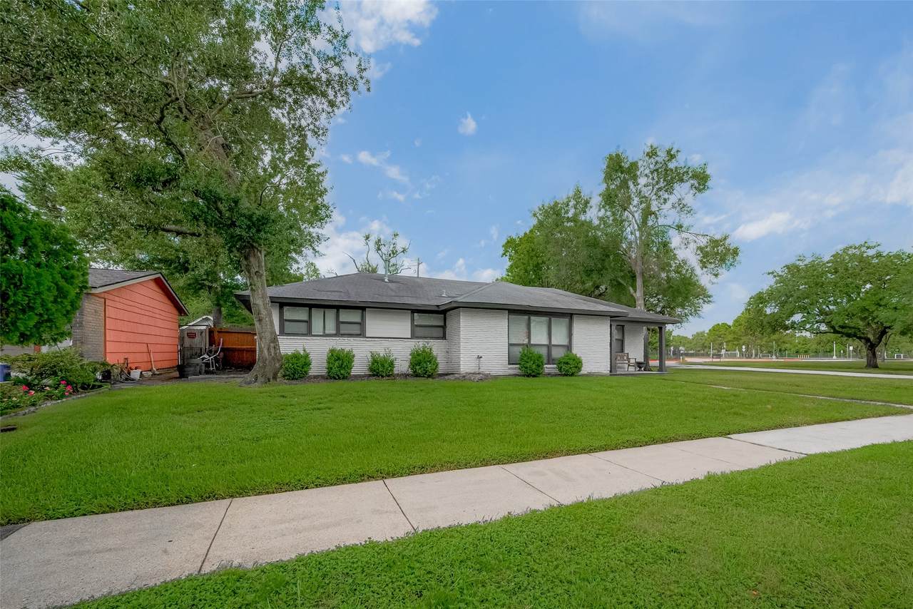 8057 Ridgeview Drive - Photo 1
