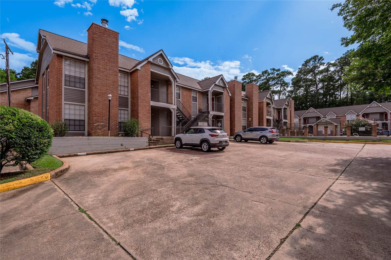 2402 Sycamore Avenue - Photo 1
