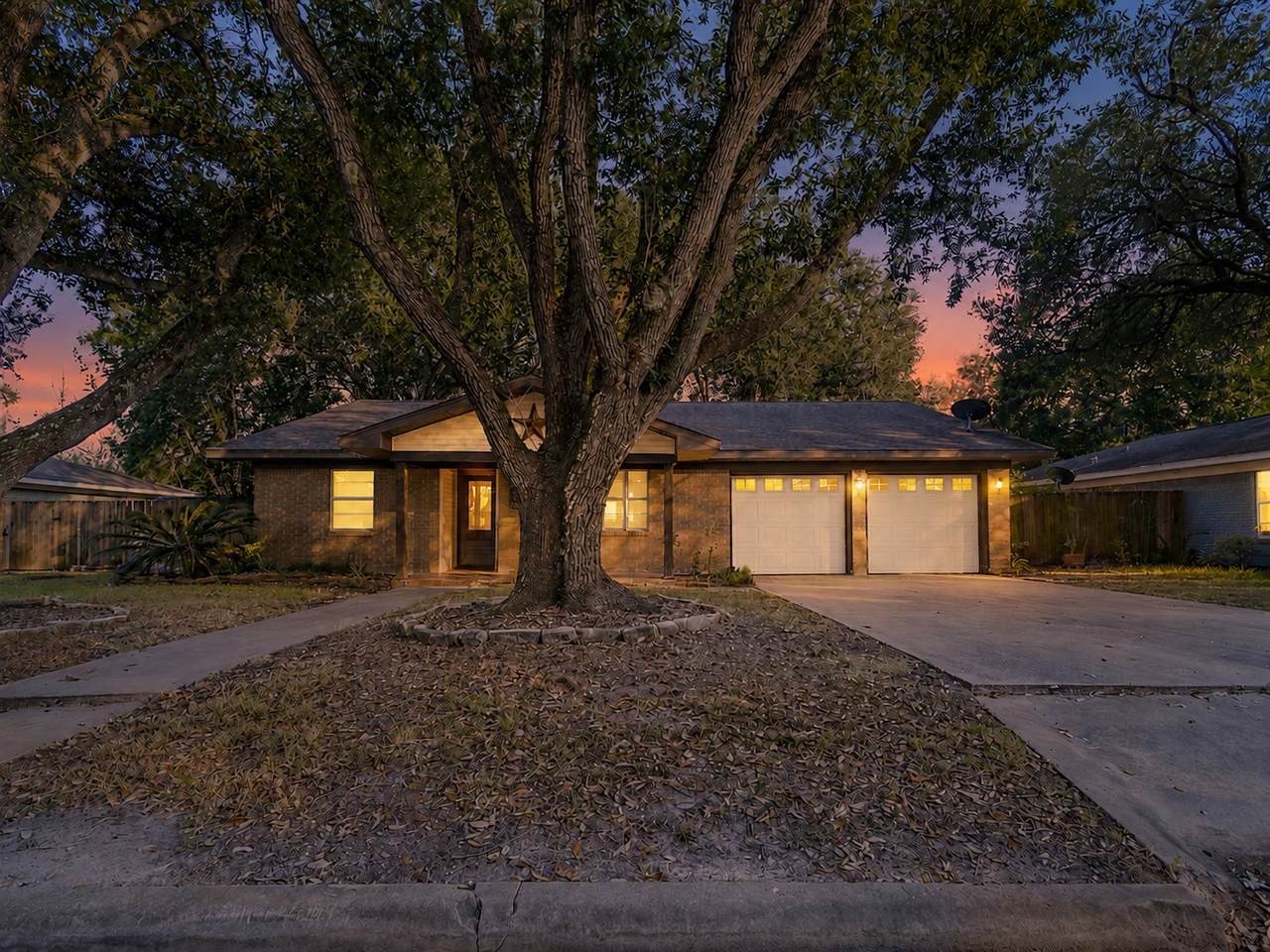 2728 Encino - Photo 1