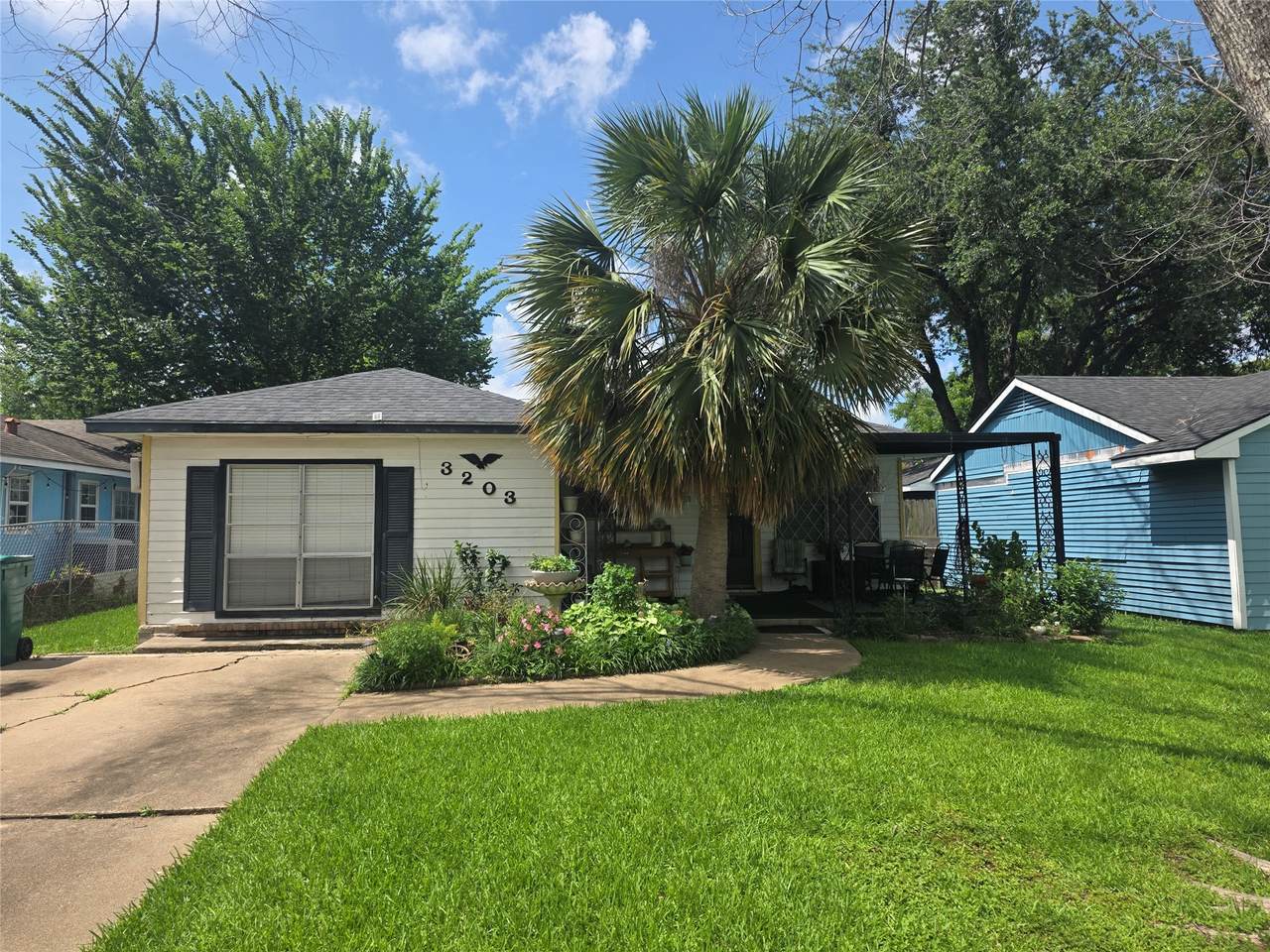 3203 Washington Street - Photo 1