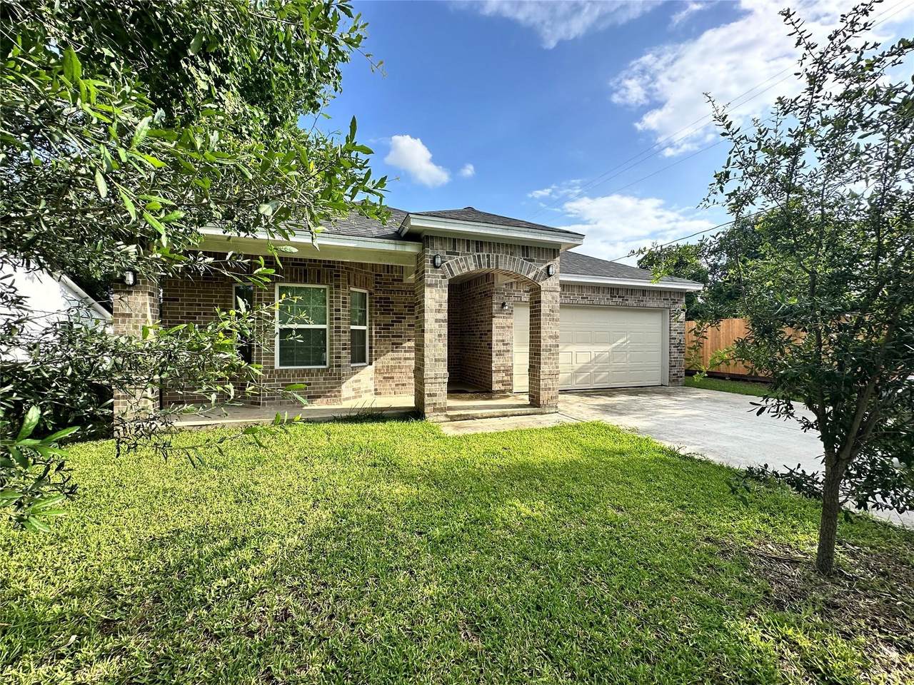304 Armstrong Street - Photo 1