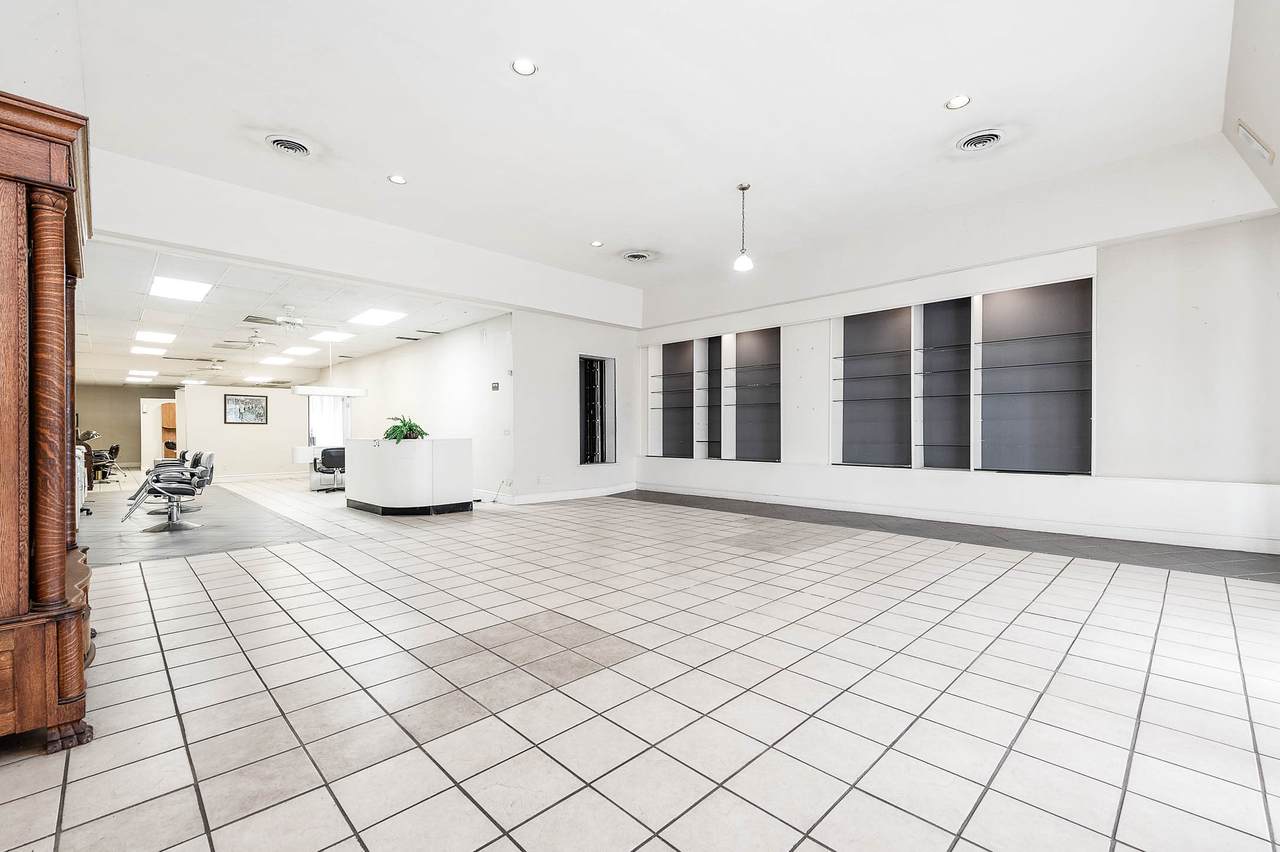101 Monseratte Street - Photo 1