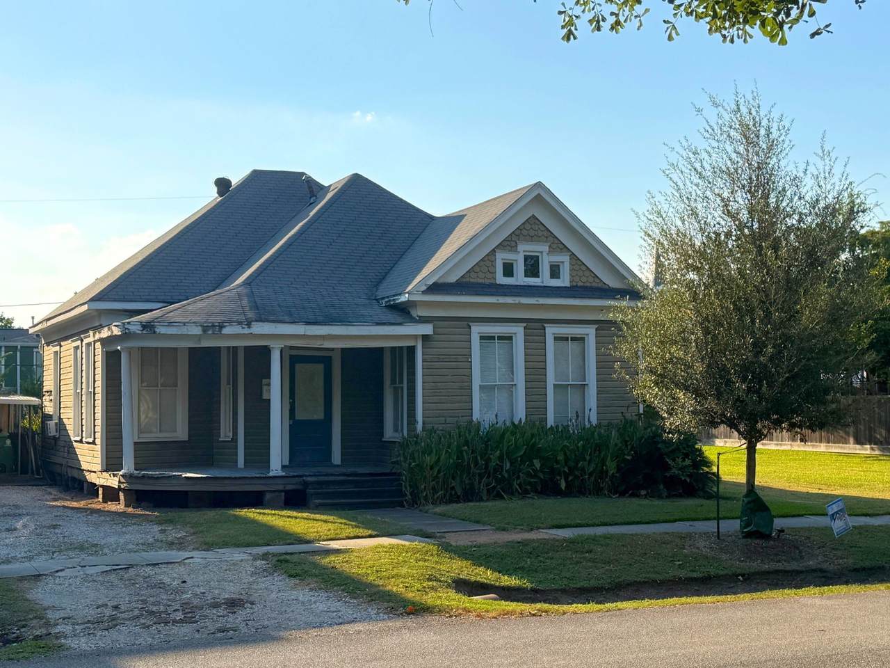 921 Arlington Street - Photo 1