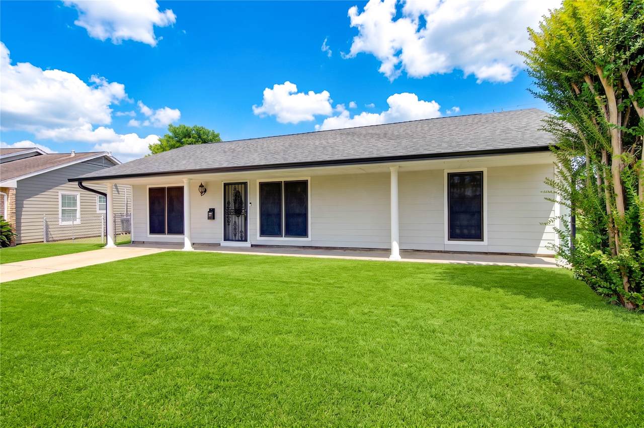 9922 Carmalee Street - Photo 1