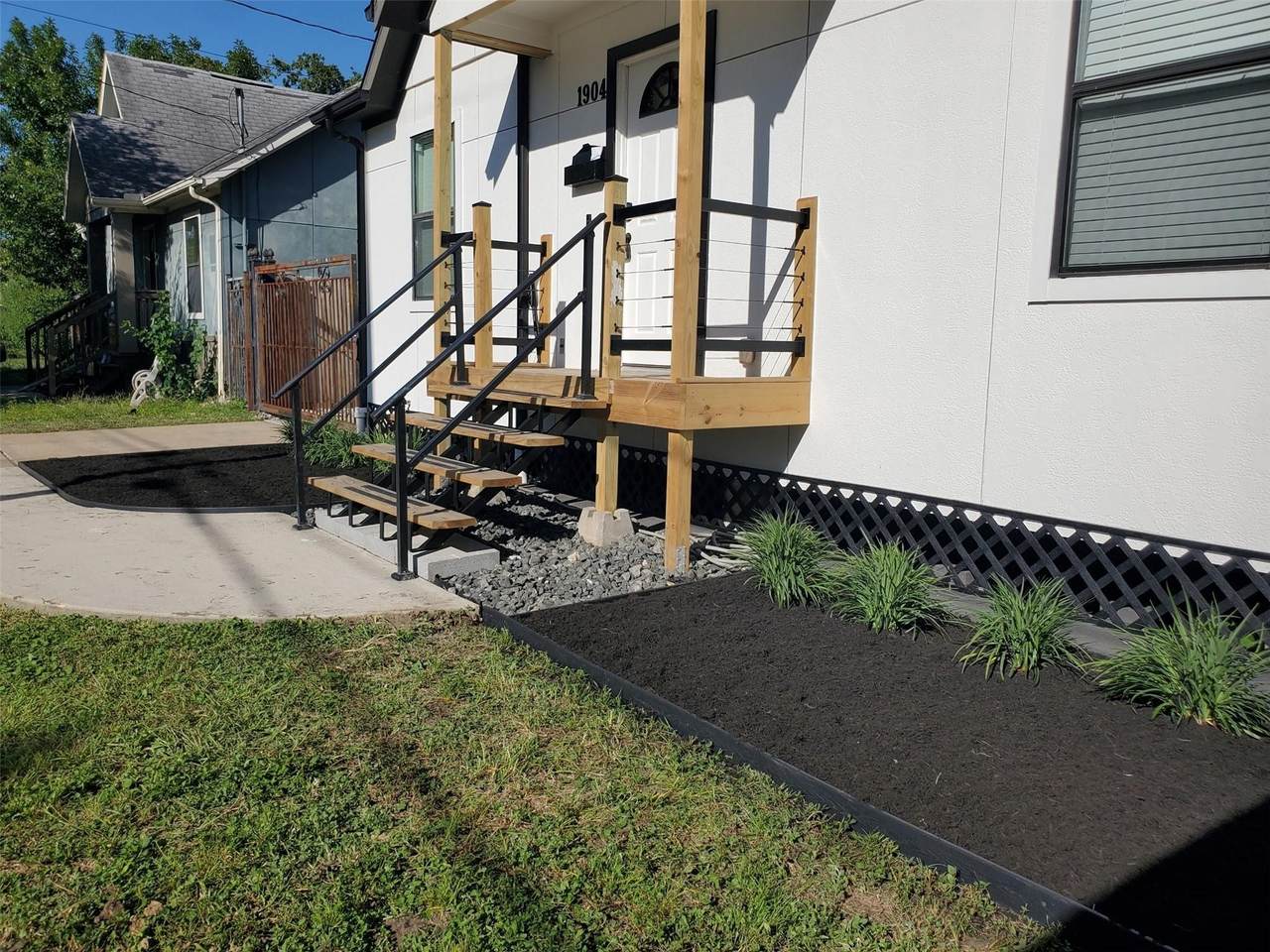 1904 Davis Street - Photo 1