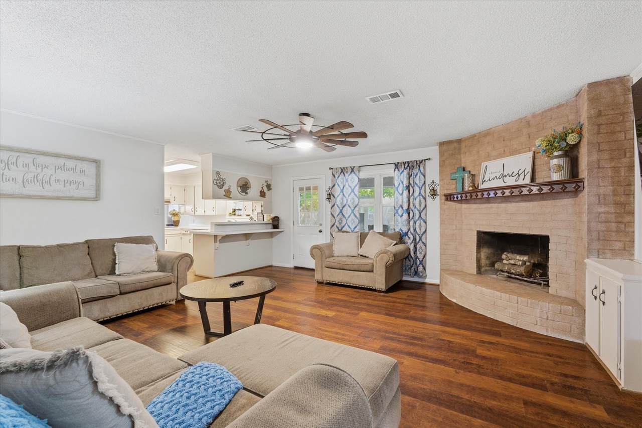 4014 Pin Oak Drive - Photo 1