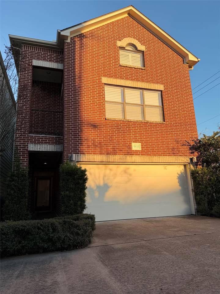 9833 Marlink - Photo 1